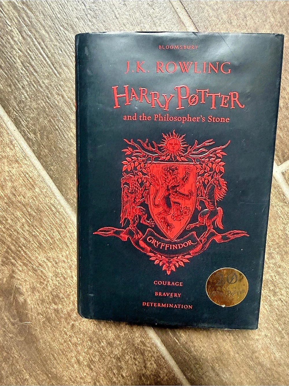 Bloomsbury Harry Potter and the Philosopher's Stone: Gryffindor House Edition
